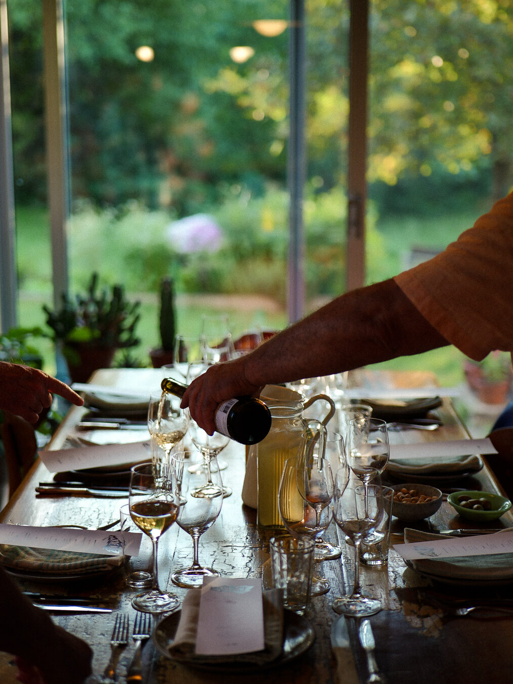 Service du vin lors d'un souper à domicile Ardence